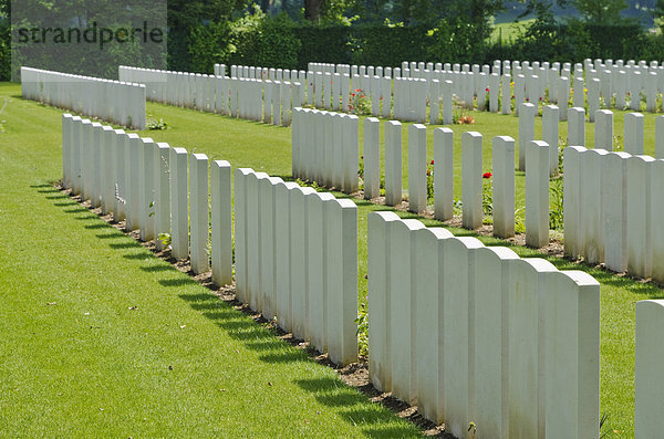 Kriegsgräberstätte  Durnbach War Cemetery  letzte Ruhestätte für 2960 Soldaten  die während des 2. Weltkrieges starben  Dürnbach  Gmund am Tegernsee  Bayern  Deutschland  Europa