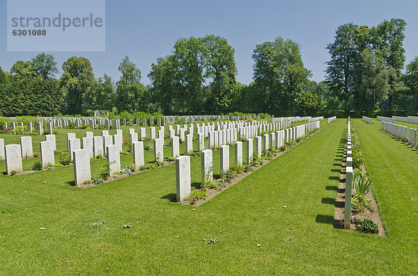 Kriegsgräberstätte  Durnbach War Cemetery  letzte Ruhestätte für 2960 Soldaten  die während des 2. Weltkrieges starben  Dürnbach  Gmund am Tegernsee  Bayern  Deutschland  Europa