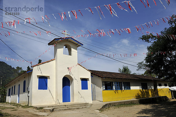 Dorfkirche  Quilombo do Campinho  Paraty oder Parati  Costa Verde  Bundesstaat Rio de Janeiro  Brasilien  Südamerika