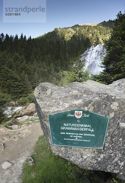 Hinweisschild Naturdenkmal Grawa Wasserfall  Stubaital  Tirol  Österreich Europa