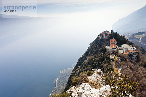 Madonnina di Montecastello oberhalb vom Gardasee und Campione  Brescia  Italien  Europa