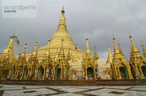 Goldene Shwedagon Pagode  Yangoon  Rangun  Myanmar  Birma  Burma  Südostasien  Asien