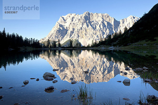 Seebensee mit Zugspitze  Wetterstein  Tirol  Österreich  Europa