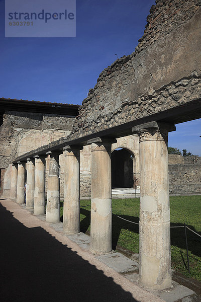 Säulengang am Forum  Pompeji  Kampanien  Italien  Europa