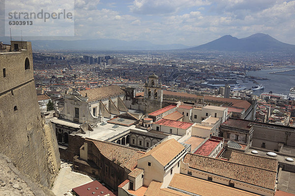 Castel Sant' Elmo auf dem Vomero oberhalb von Neapel  Blick auf Neapel  Kampanien  Italien  Europa