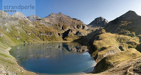 Berglandschaft mit See  Zillertaler Alpen  Südtirol  Italien