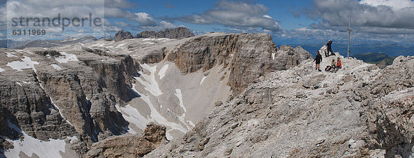 Bergsteiger auf der Pisciaduspitze  Dolomiten  Südtirol  Italien