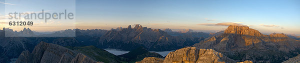 Sonnenaufgang in den Dolomiten  Südtirol  Italien