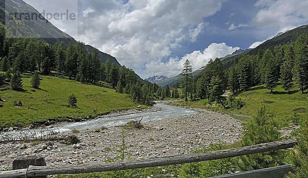 Schwarzach und Alpenlandschaft  Tirol  Österreich