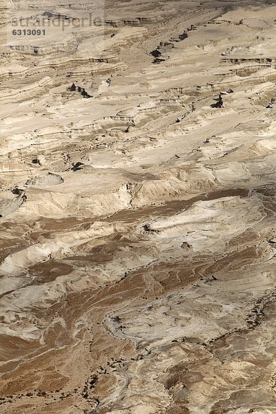 Struktur und Schluchten der Wüste Negev bei Masada  Israel