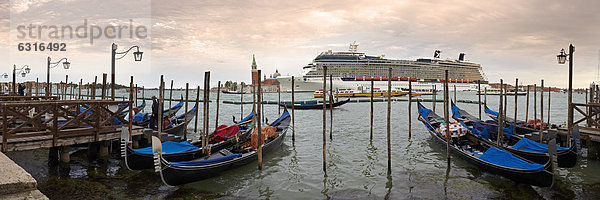Europa frontal Schiff Gondel Gondola Kreuzfahrtschiff Italien Venedig