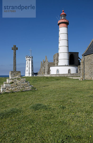 überqueren Frankreich Europa Stein Überprüfung Rasen frontal Leuchtturm Bretagne Kreuz modern