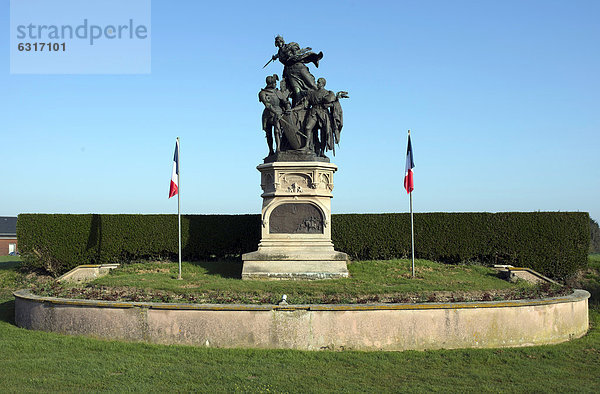 Denkmal von 1902 von Arthur le Duc zur Schlacht von Formigny  Sieg Frankreichs über England im 100jährigen Krieg  Normandie  Frankreich  Europa