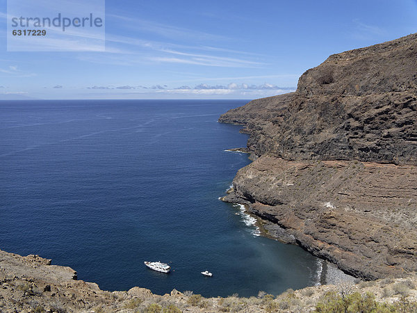 Ausflugsboot Tina vor Playa La Cantera  AlajerÛ  La Gomera  Kanarische Inseln  Kanaren  Spanien  Europa