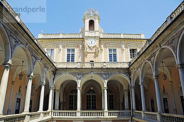 Innenhof des Palast Palazzo Doria Tursi  Bestandteil der Palazzi dei Rolli  Via Garibaldi  Museum und Gemeinde-Verwaltung  Weltkulturerbe der Unesco  Altstadt von Genua  Ligurien  Italien  Europa