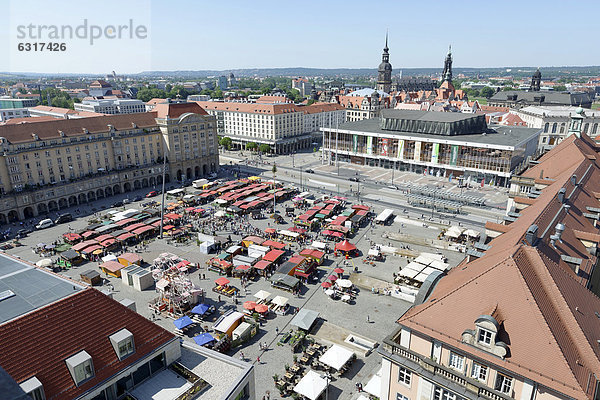 Blick auf Altmarkt vom Turm der Kreuzkirche  Dresden  Elbflorenz  Sachsen  Deutschland  Europa