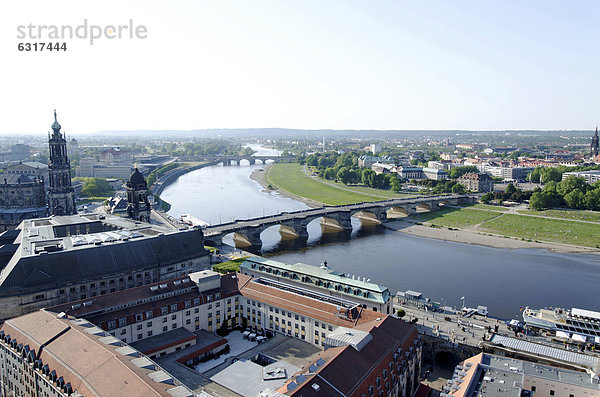Blick auf Elbe und Albertbrücke vom Turm der Frauenkirche  Dresden  Elbflorenz  Sachsen  Deutschland  Europa