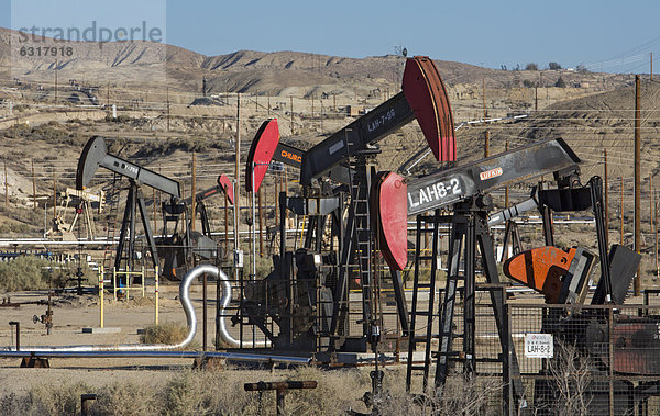 Öl- und Gasproduktionsanlage im südlichen San Joaquin Valley  Maricopa  Kalifornien  USA