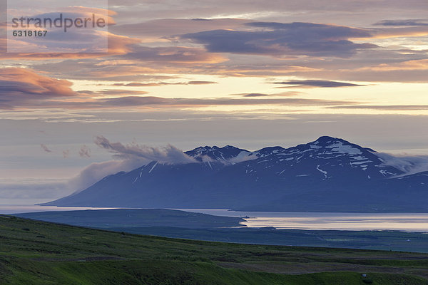 Blick zum Eyjafjör_ur  S_lur  Akureyri  Island  Europa