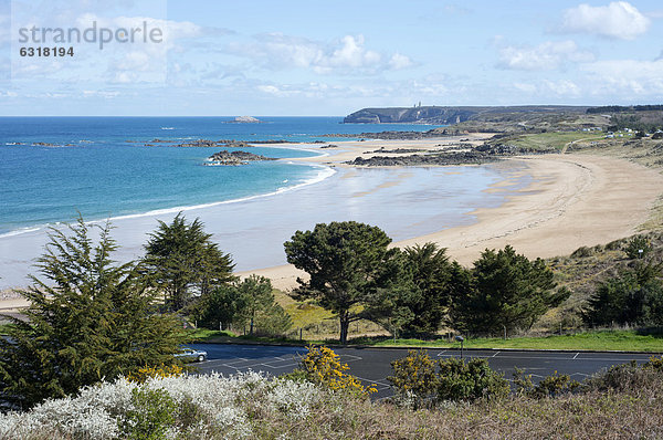 Küste mit Sandstrand  Campingplatz in den Dünen  hinten Cap FrÈhel  FrÈhel  DÈpartement CÙtes d'Armor  Bretagne  Frankreich  Europa