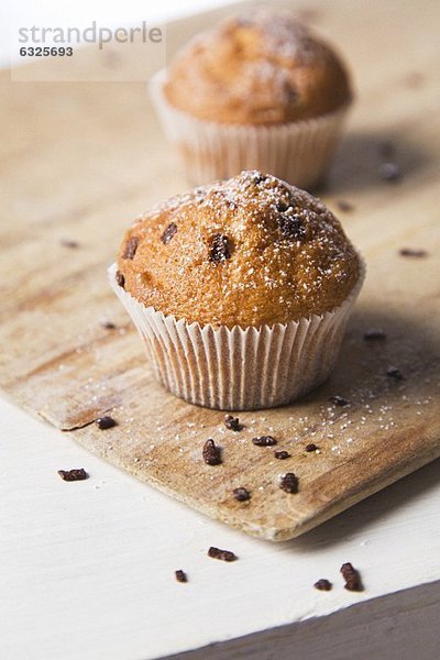 Muffins mit Zucker und Schokostückchen