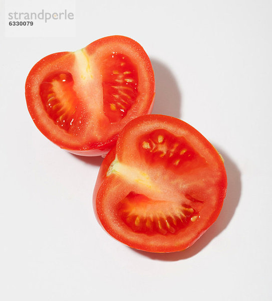 Zwei Tomatenhälften