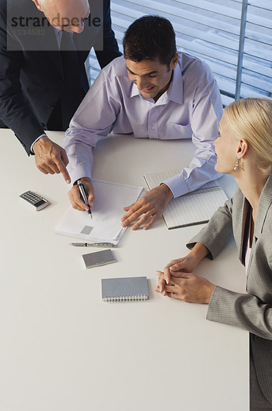 Gemeinsames Brainstorming von Geschäftspartnern