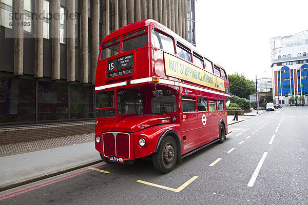 Roter Doppeldeckerbus  Stockautobus  London  England  Großbritannien  Europa