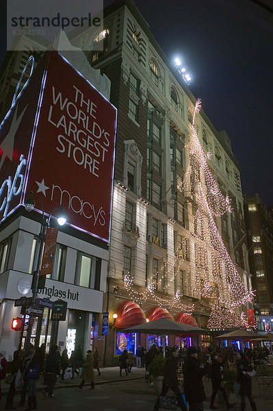 Kaufhaus MACY'S mit Weihnachtsbeleuchtung  New York  Vereinigte Staaten von Amerika  ÖffentlicherGrund
