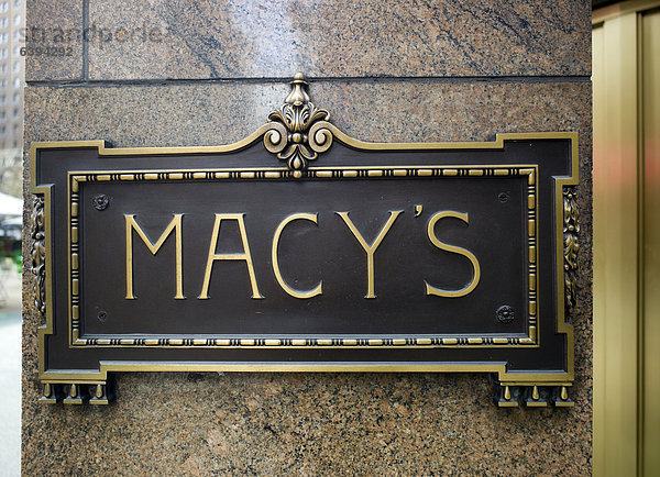 Schild  Kaufhaus MACY'S  New York  Vereinigte Staaten von Amerika  ÖffentlicherGrund