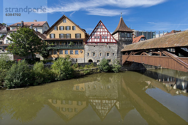 Rotersteg oder Roter Steg  historische Brücke über Kocher  Schwäbisch Hall  Hohenlohe  Baden-Württemberg  Deutschland  Europa