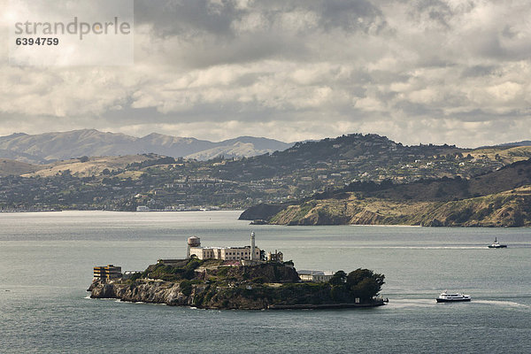 Die ehemalige Gefängnisinsel Alcatraz in der San Francisco Bay  San Francisco  Kalifornien  USA  Nordamerika