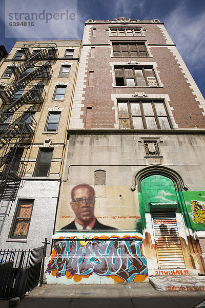 Grafitti mit einem Porträt des Bürgerrechtlers Malcolm X in Harlem  West 147th St  New York City  New York  USA  Nordamerika