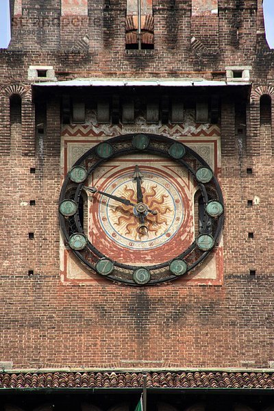 Italien  Lombardei  Mailand  Schloss Sforzesco  die Uhr