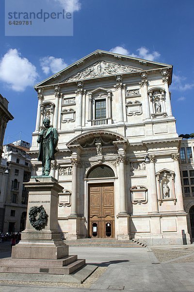 Italien  Lombardei  Mailand  Alessandro Manzoni Statue und San Fedele Kirche