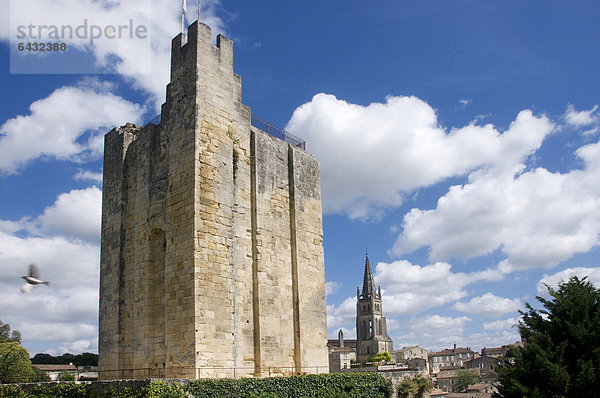 Chateau du Roi  Königsburg  Turm  Burgfried  Saint Emilion  Gironde Bordeaux  Frankreich  Europa