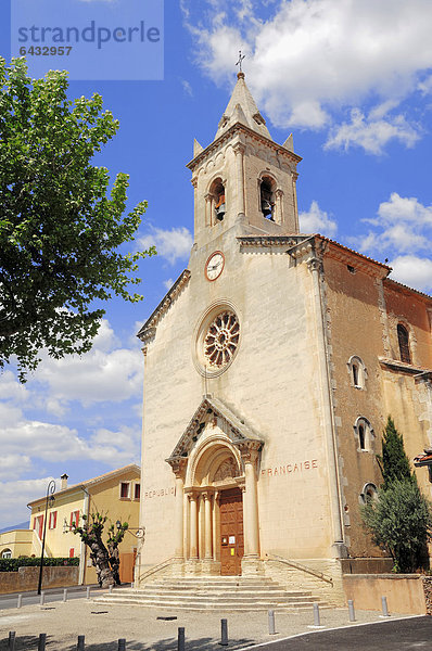 Kirche in Villes-sur-Auzon  Vaucluse  Provence-Alpes-Cote d'Azur  Südfrankreich  Frankreich  Europa  ÖffentlicherGrund