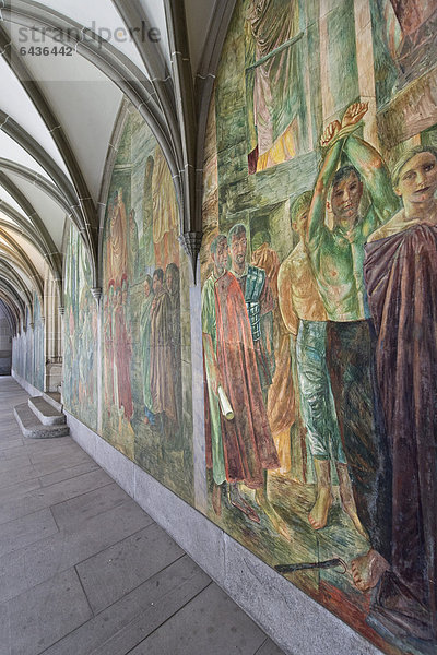 Fresko von Paul Bodmer im Kreuzgang mit Szenen zur Legende um die Gründung der Fraumünsterabtei  Fraumünster  Zürich  Schweiz  Europa