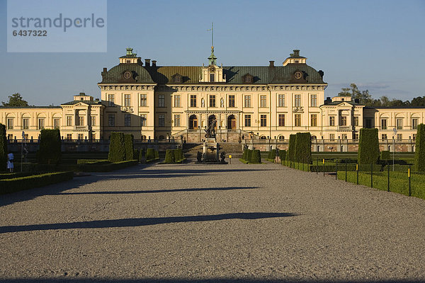 Schloss Drottningholm bei Stockholm  Wohnsitz der schwedischen Königsfamilie  Ekerö  Uppland  Schweden  Europa