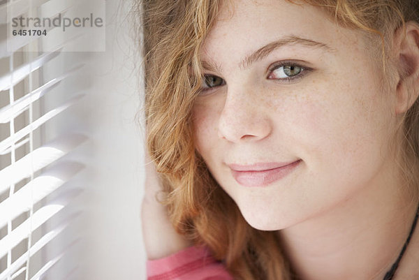 Portrait des Mädchens am Fenster