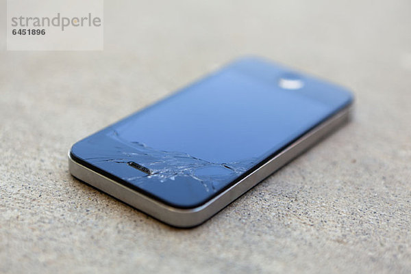 Ein Smartphone mit gebrochenem Bildschirm