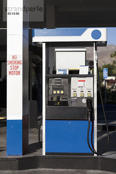 Eine Kraftstoffpumpe an einer Tankstelle