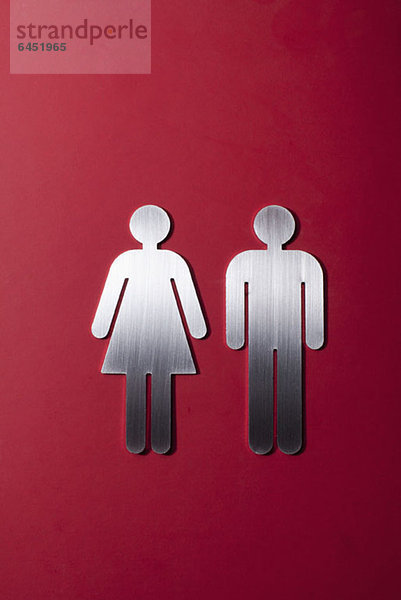 Weibliche und männliche Toilettenschilderfiguren nebeneinander