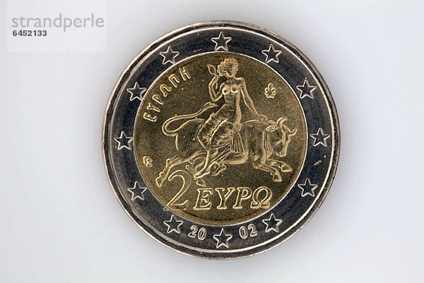 Rückansicht einer Zwei-Euro-Münze mit Abbildung von Europa auf einem Stier