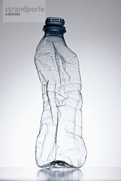 Plastikflasche aus der Form gebracht