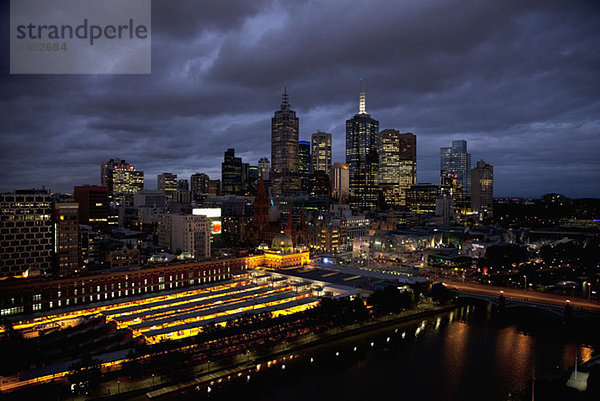 Melbourne Stadtlandschaft bei Nacht