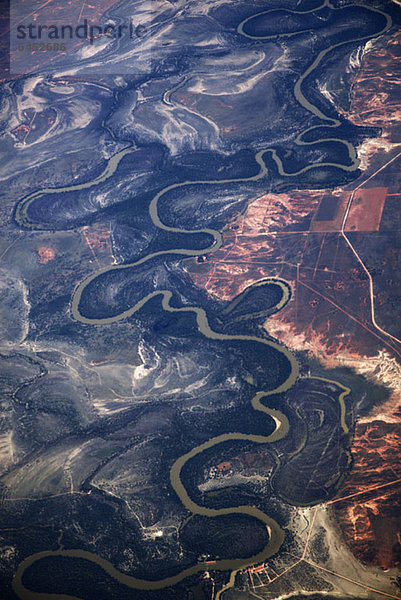 Fluss durch die Pilbara-Landschaft