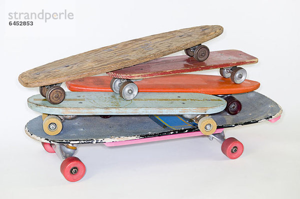 Ein Stapel Skateboards