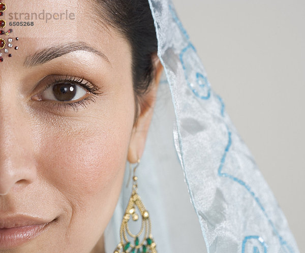 Frau  Tradition  Close-up  close-ups  close up  close ups  Indianer  jung  Kleid