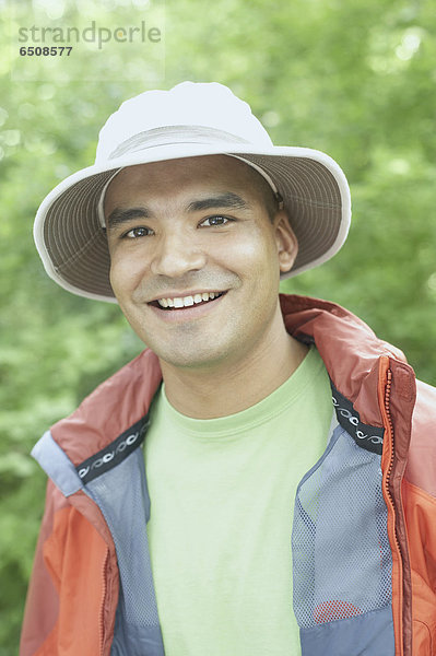 Außenaufnahme  Mann  Hut  jung  Kleidung  freie Natur